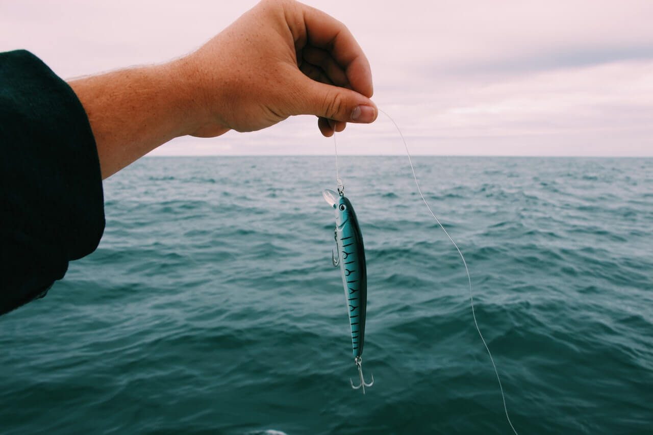 Camping fishing: floating signal but can not catch fish?